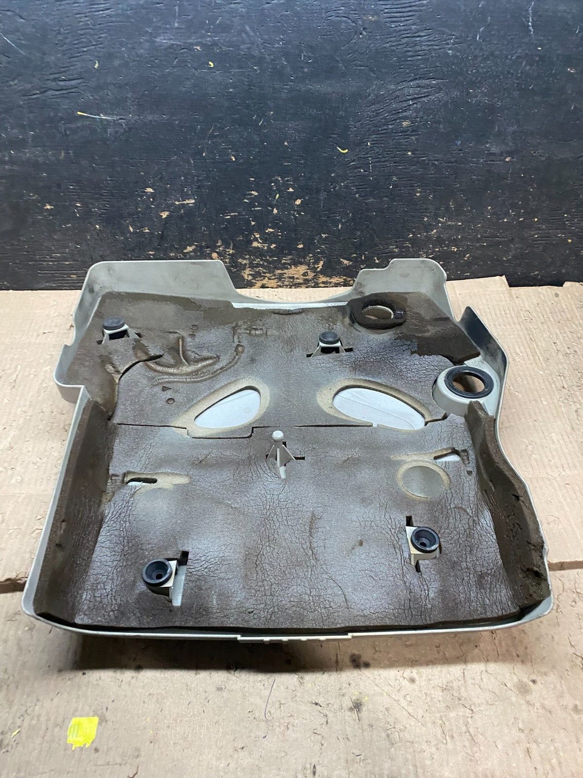 2004 to 2007  Cadillac CTS4.2L Plastic Engine Cover Shield OEM x8196 DG4