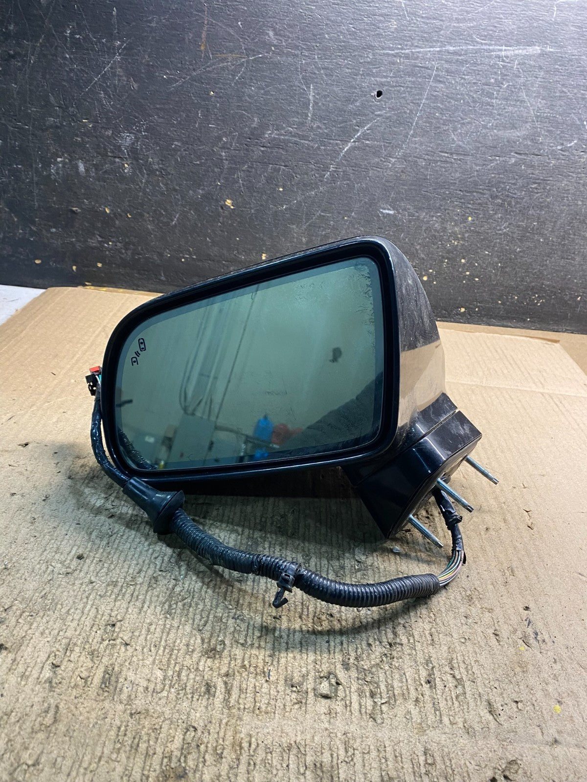 2010 to 2019 Lincoln MKT Left Driver LH Side Door Mirror Blind Spot OEM Z2517 MS8