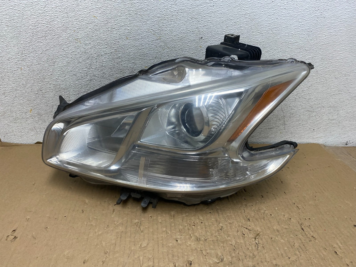 2009-2014 Nissan Maxima Headlight Left Driver Side Xenon HID TYC AH2847 DW0