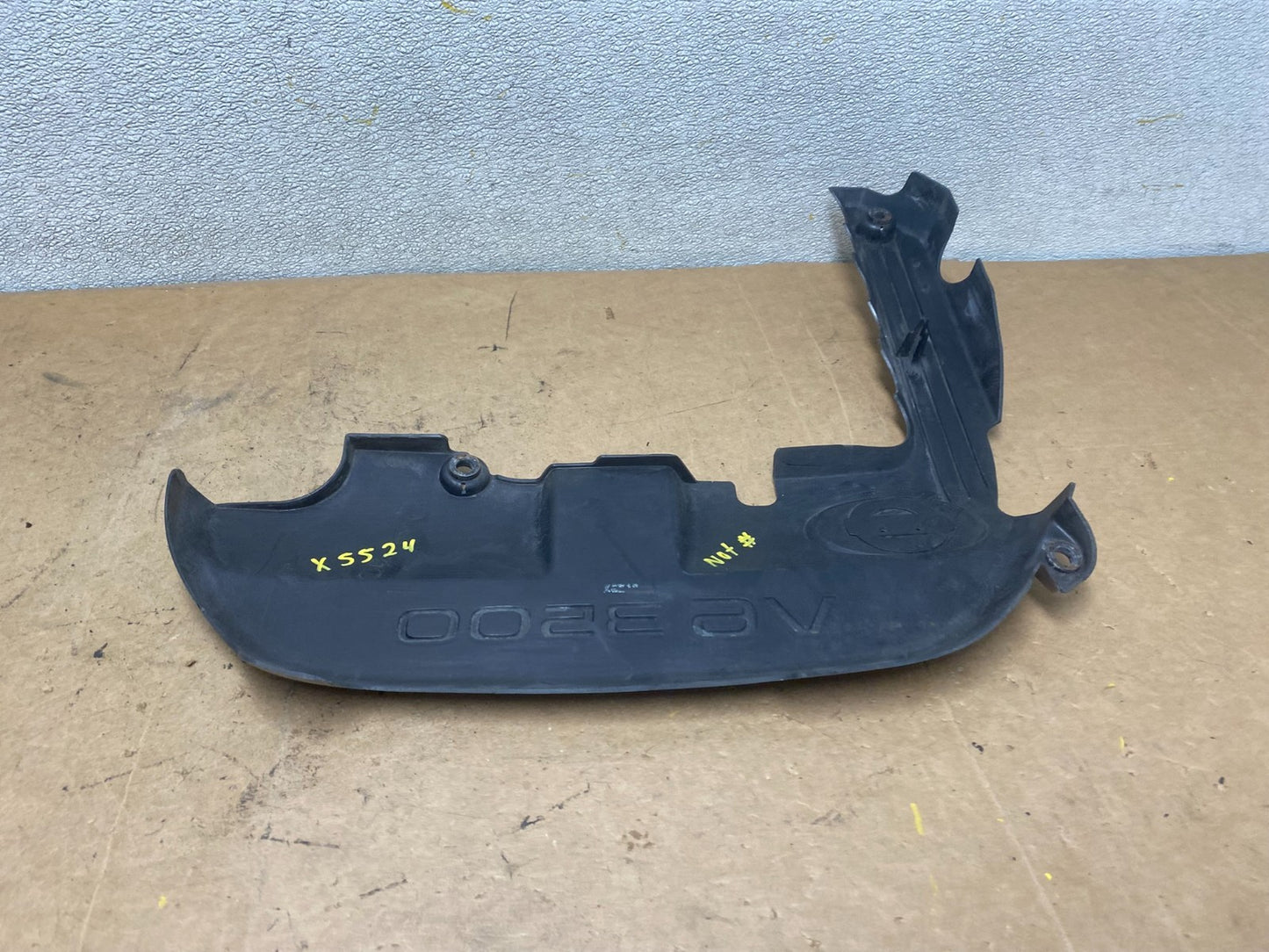 2001 to 2004 Nissan Pathfinder Engine Cover Ornament X5524 DG5
