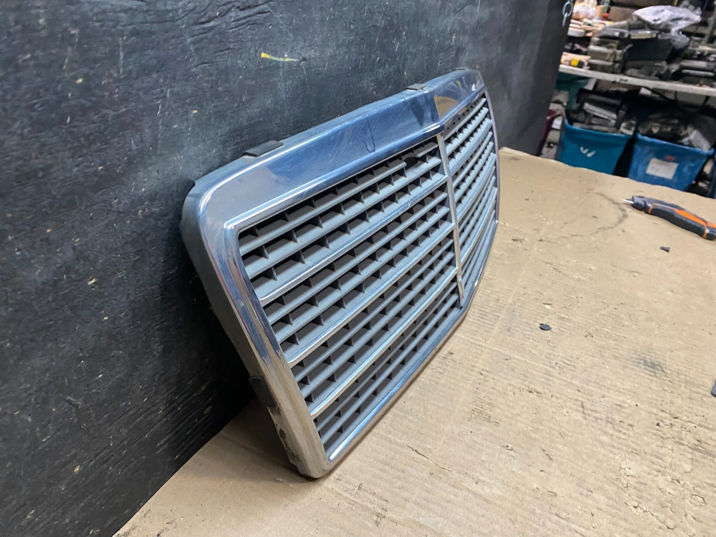 1994 to 1995 Mercedes Benz W124 E-Class Front Upper Grill Grille U6409 DG2