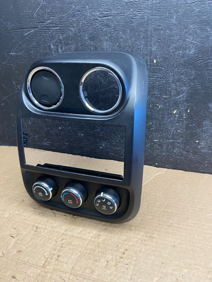 2011 to 2017 Jeep Compass Dash Climate Temperature Control Radio Bezel AF2237 DW1
