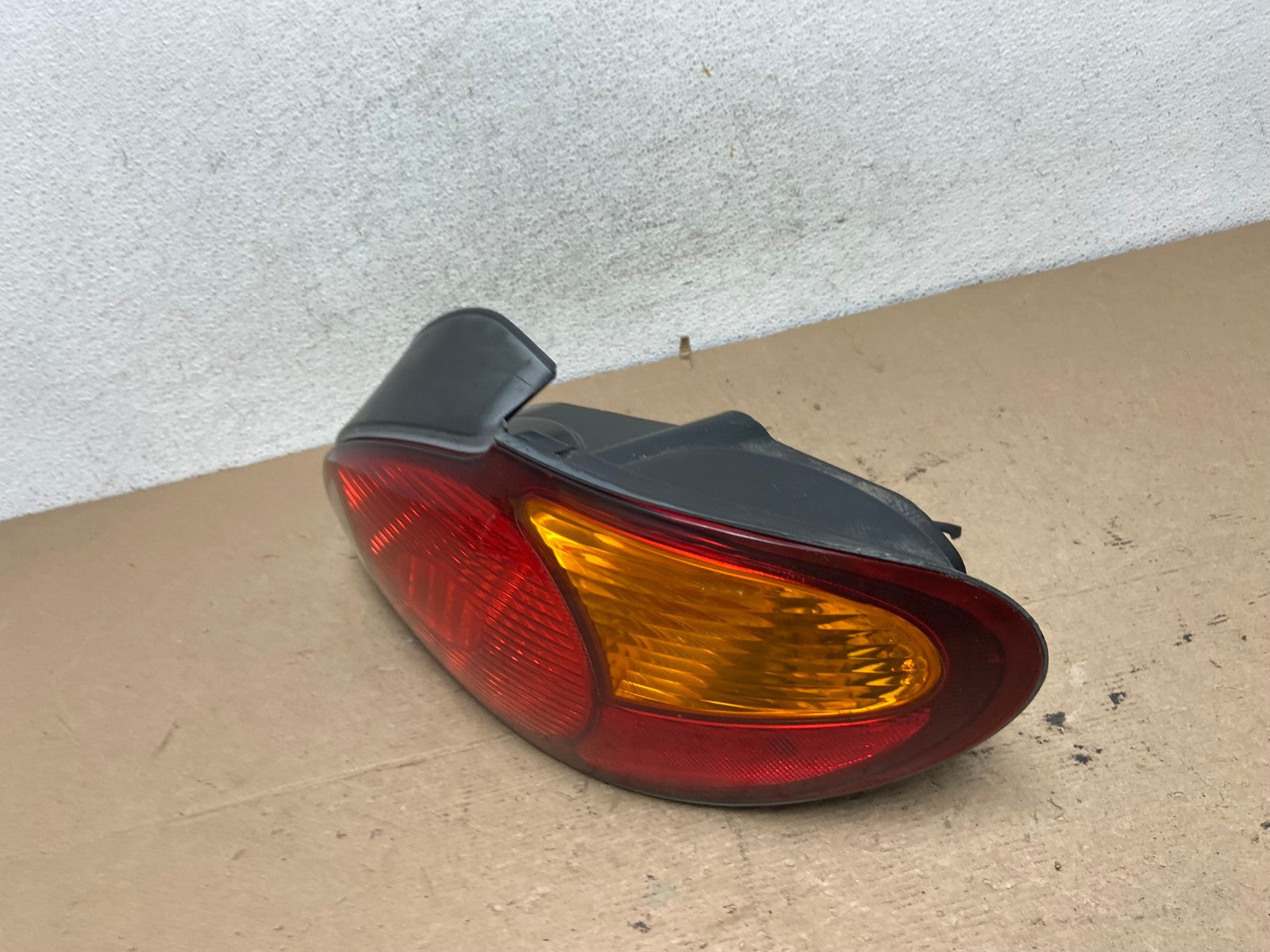 1999 2000 Hyundai Elantra Sedan Right Passenger RH Tail Light AF5698 LK1