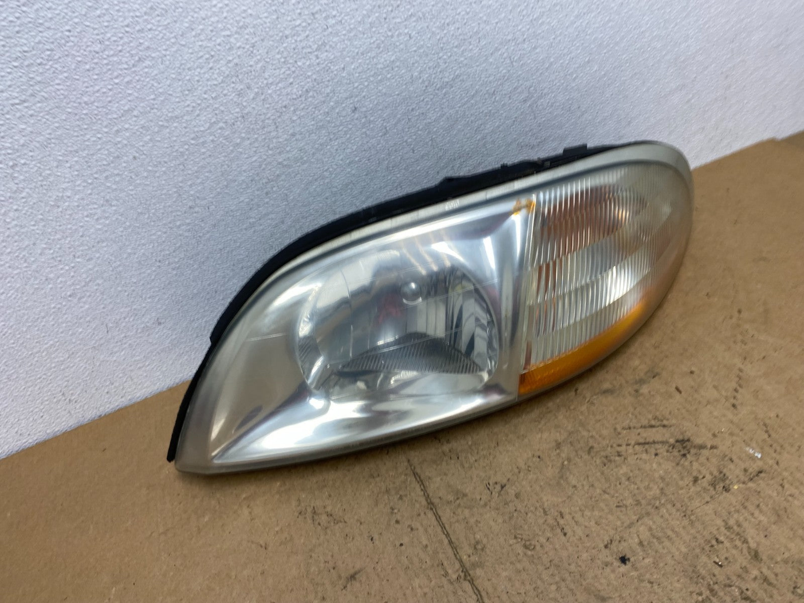 1999 to 2003 Ford Windstar Left Driver LH Halogen Headlight AC3636 DW2