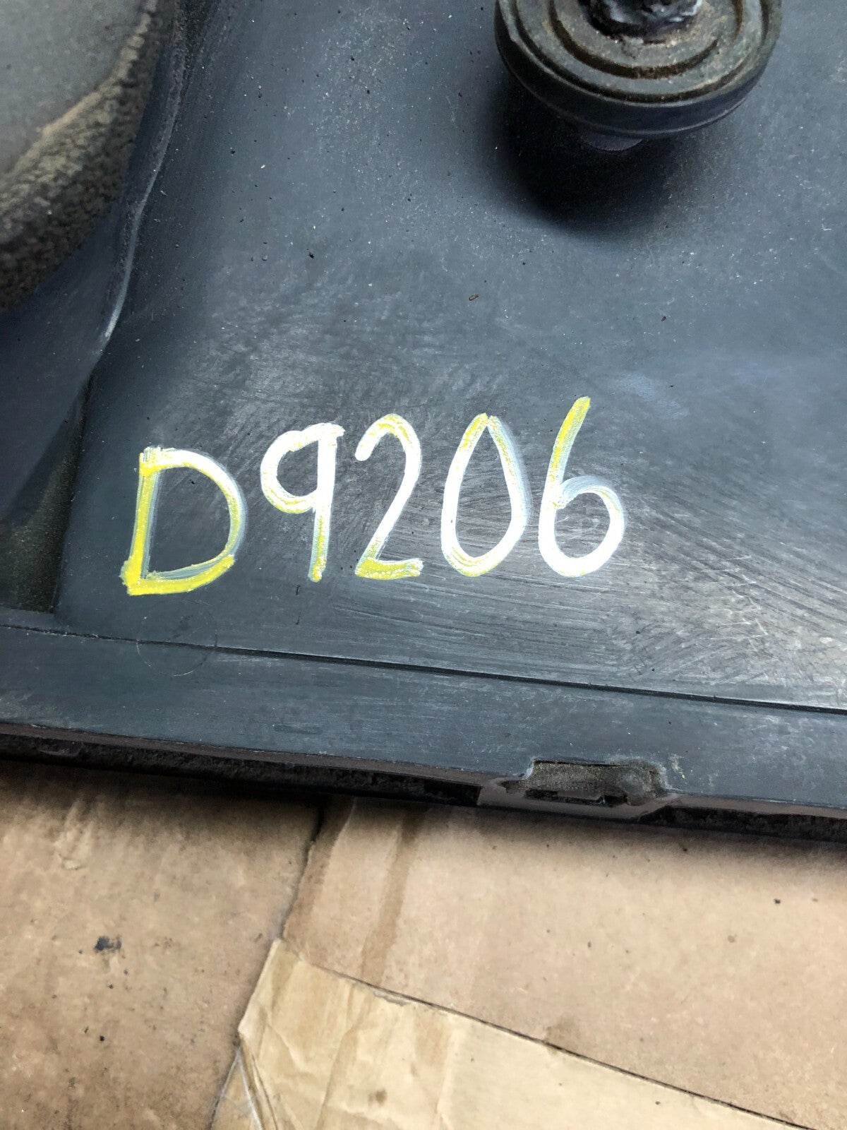 1987-1992 Chrysler LeBaron Convertible Center Tail Light Panel Trim D9206 DG110