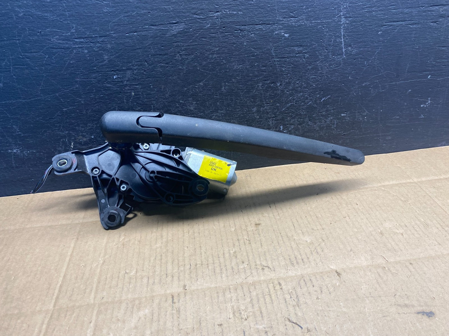 2011 to 2019 Ford Explorer Rear Windshield Wiper Motor AD5076 DG0