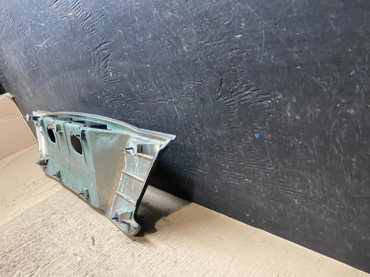 2000 2001 Infiniti I30 Rear Trunk Deck Finish Panel License Plate Trim N3298 DG7