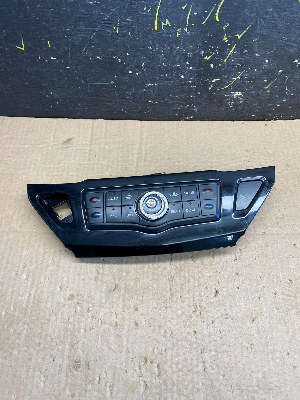 2013 to 2018 Nissan Pathfinder Radio Audio Climate Control OEM Z0312 DG0