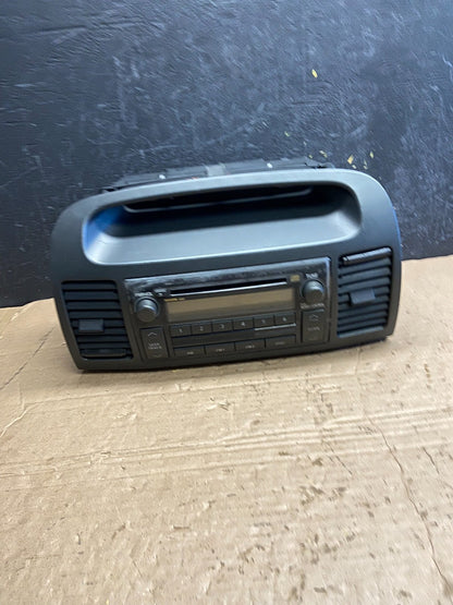 2002 2006 Toyota Camry Radio AM/FM CD Player Air Vent Bezel AF2139 DG0