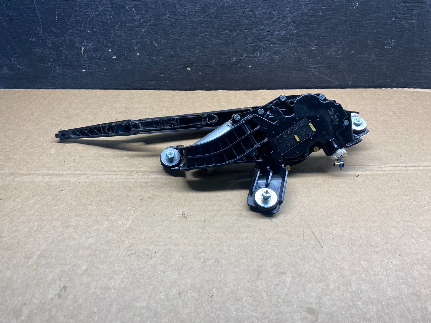 2016 - 2018 Kia Sorento Rear Glass Windshield Wiper Motor AF6884 DG5