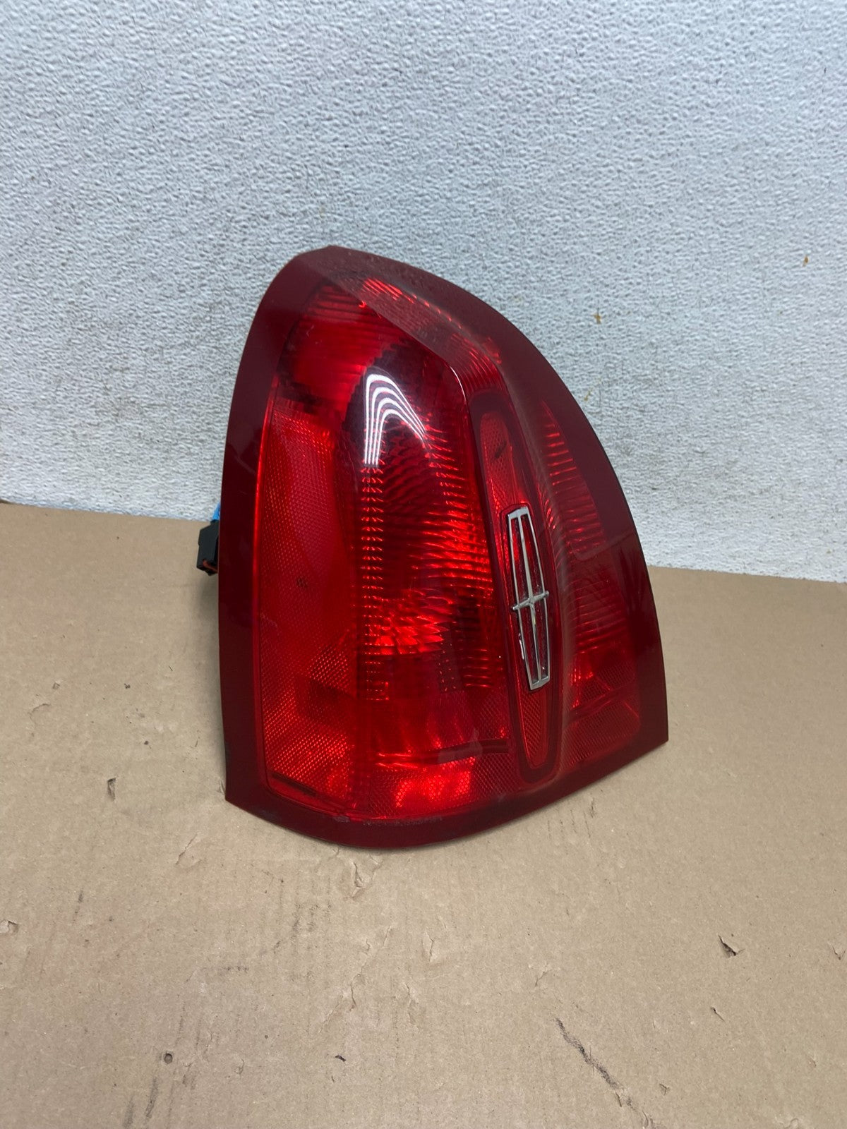 1998 to 2002 Lincoln Town Car Left Driver Lh Tail Light AG5747 DW2