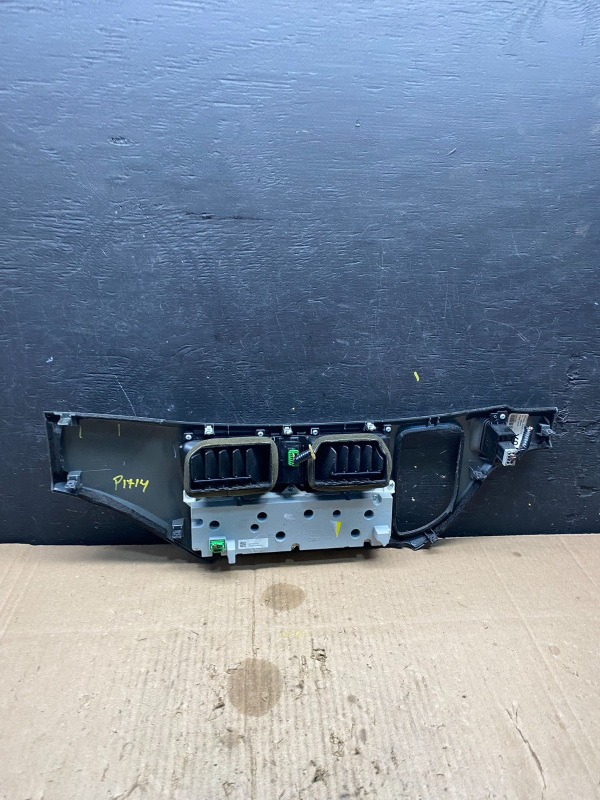 2005 to 2010 Honda Odyssey  Radio Climate Control Dash Trim Bezel Oem p1714 DG4