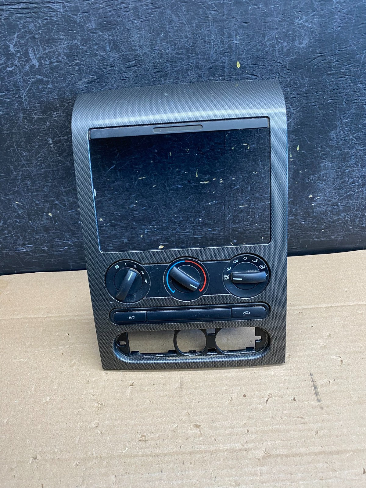 2004 to 2008 Ford F150 Radio Climate Dash Bezel Surround Black ag5278 DG0
