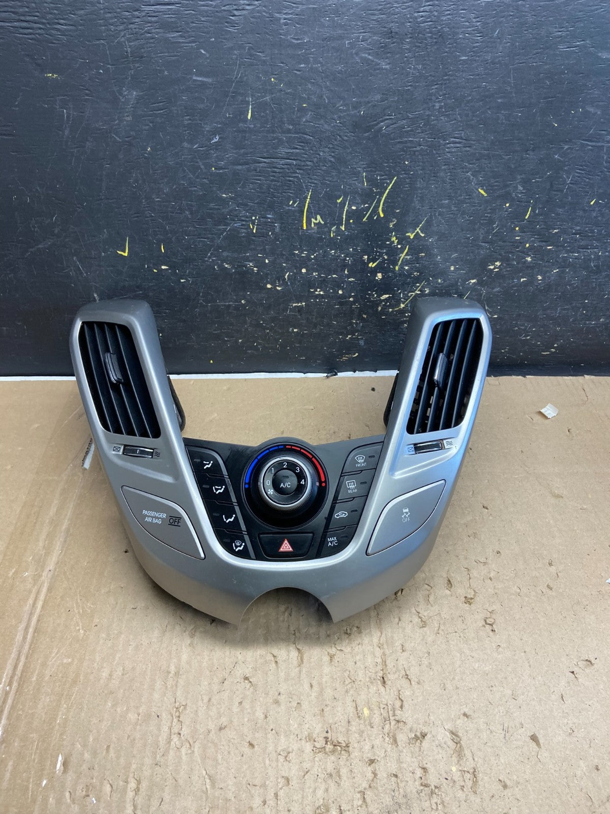 2012 - 2015 Hyundai Veloster Climate Control Panel Trim Air Vents ab5493 DG0