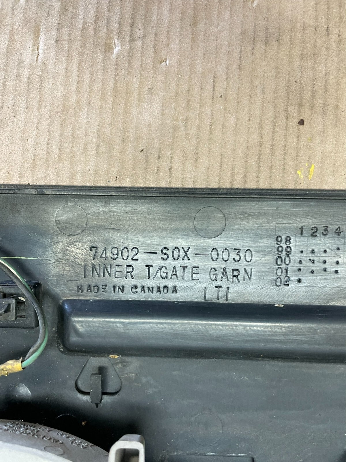 1999 to 2004 Honda Odyssey Rear Trunk Spoiler Gate Oem D5165 DG10