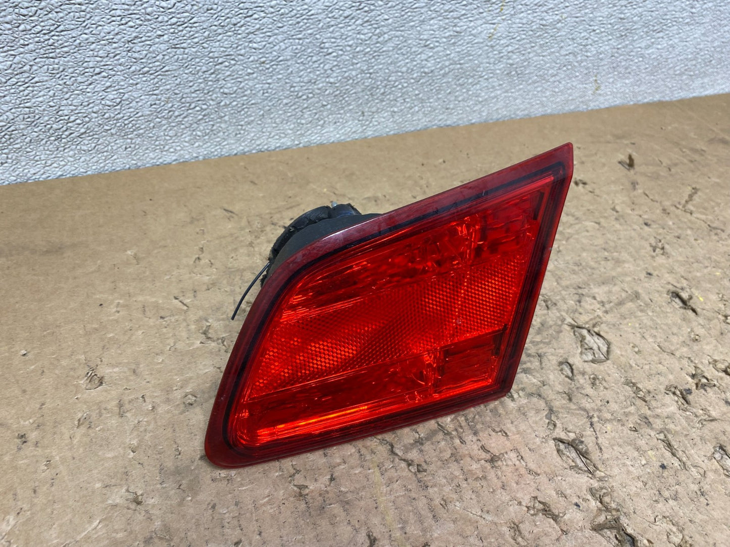 2010-2014 Subaru Legacy Right Passenger Rh Side Tail Light Inner Oem V8520 DW2