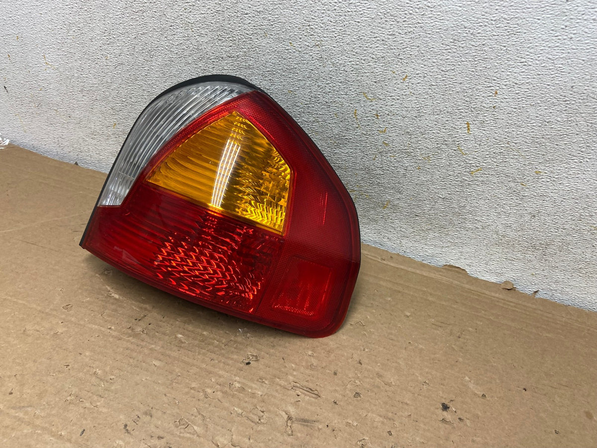 2001 2002 2003 2004 Hyundai Santa Fe Right Passenger Rh Tail Light AH8957 LK2