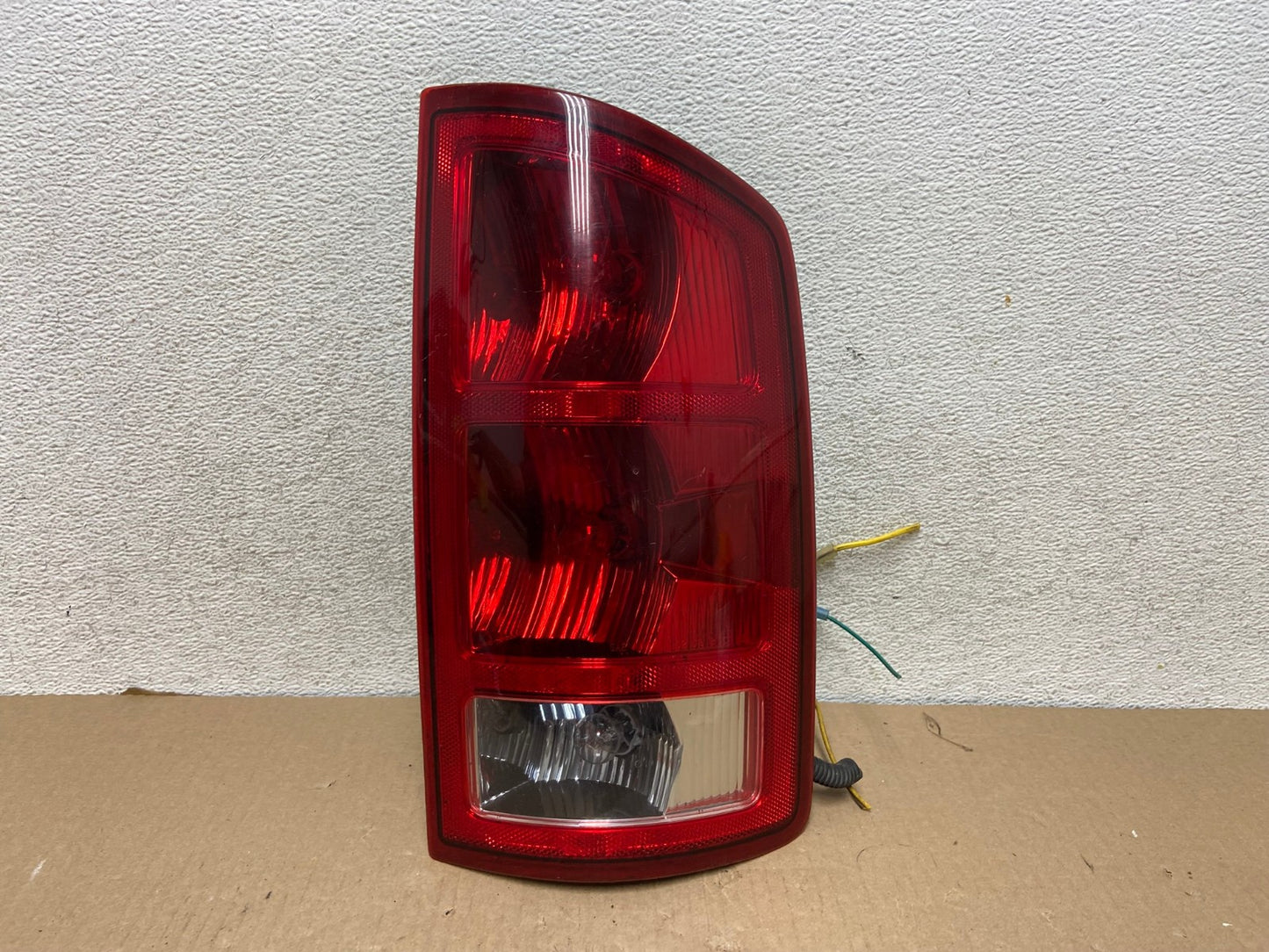 2002 to 2006 Dodge Ram 1500 Right passenger Rh side Tail Light AG7930 LK0