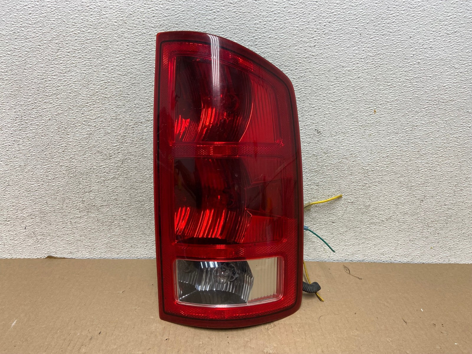 2002 to 2006 Dodge Ram 1500 Right passenger Rh side Tail Light AG7930 LK0