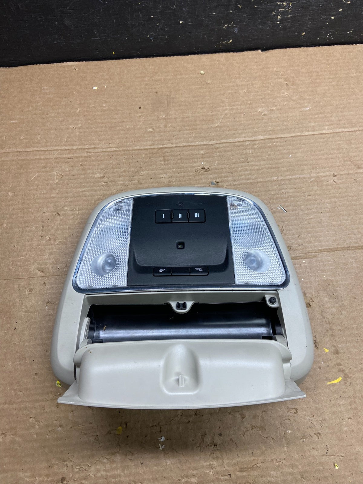 2014 to 2017 Jeep Cherokee Overhead Console Dome Light OEM W1784 DG1