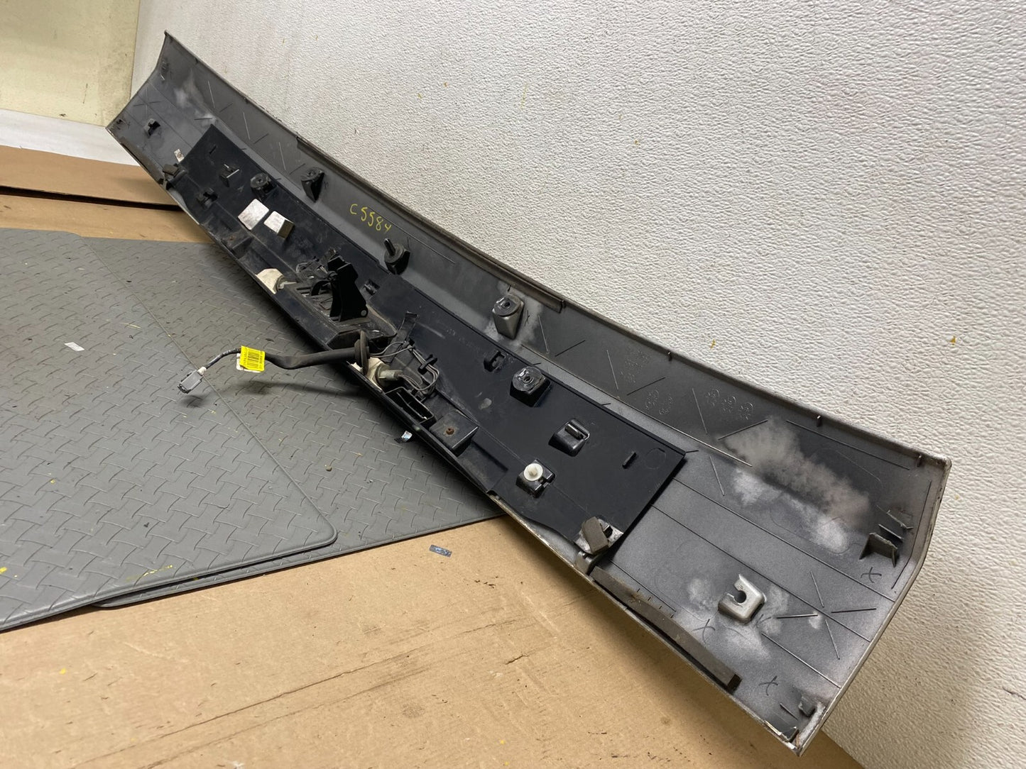 2011 to 2018 Dodge Grand Caravan Tail Gate Trim Molding W/O Camera OEM C5584 PS12