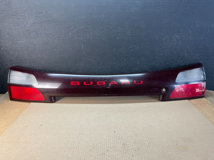 2002 - 2004 Subaru Outback Trunk Hatch Lid Tail Light Panel Center AE3427 DG0