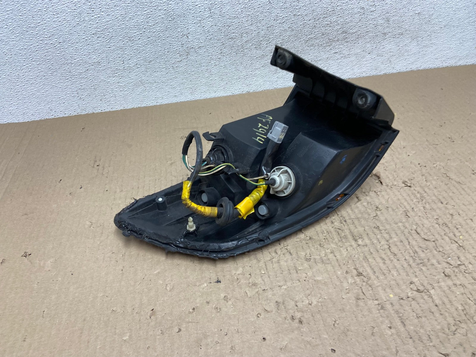 1998 1999 2000 Toyota Sienna Left Driver Tail light AF2914 LK5