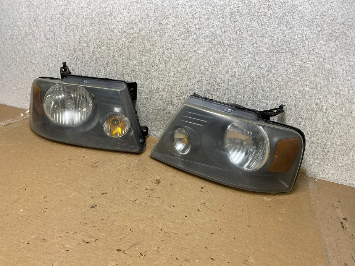 2004 to 2008 Ford F-150 F150 Left+Right Halogen Headlights AH8887 DW2