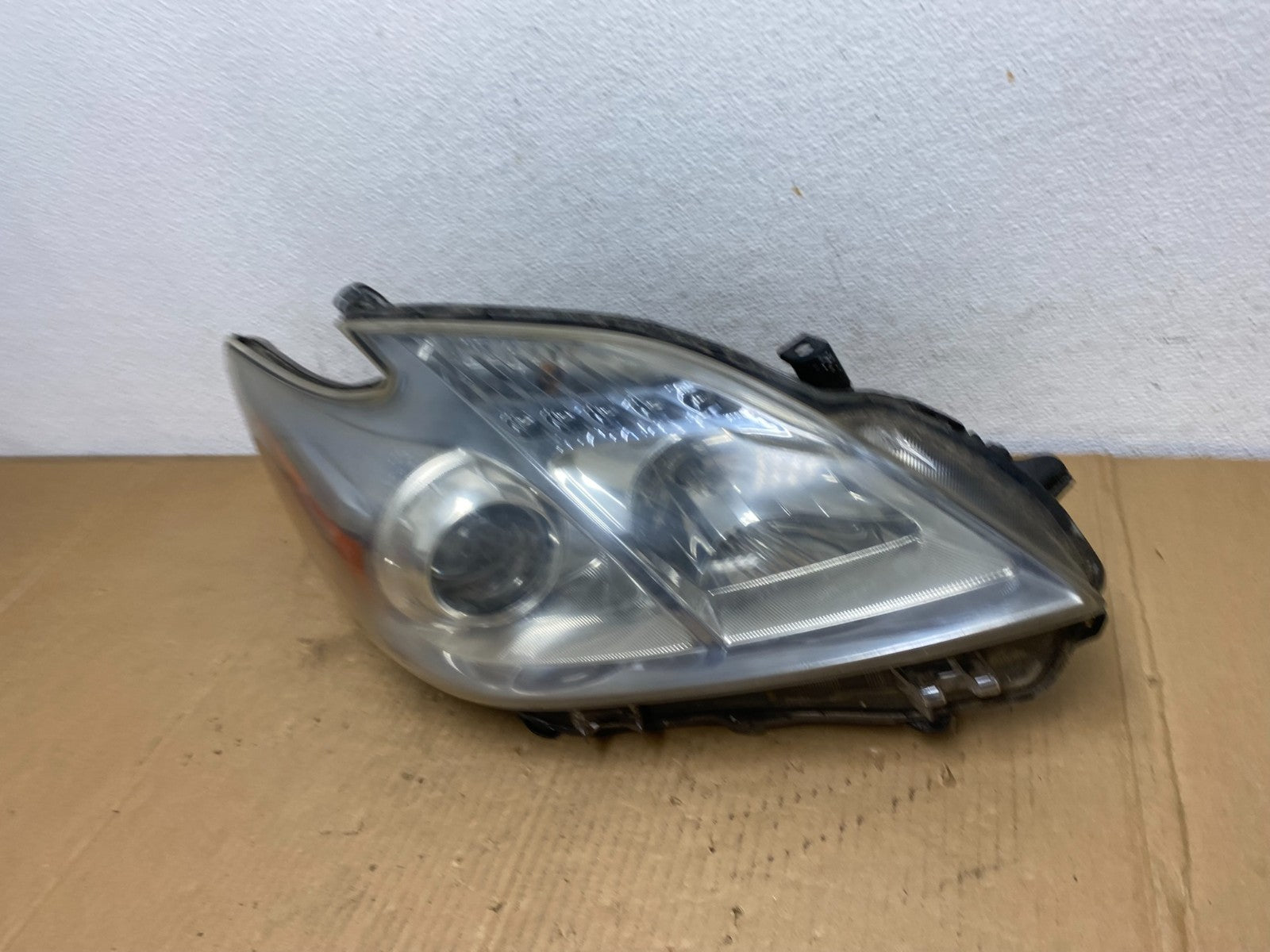 2010 - 2011 Toyota Prius Right Passenger Rh Blue Halogen Headlight AD0941 DW1
