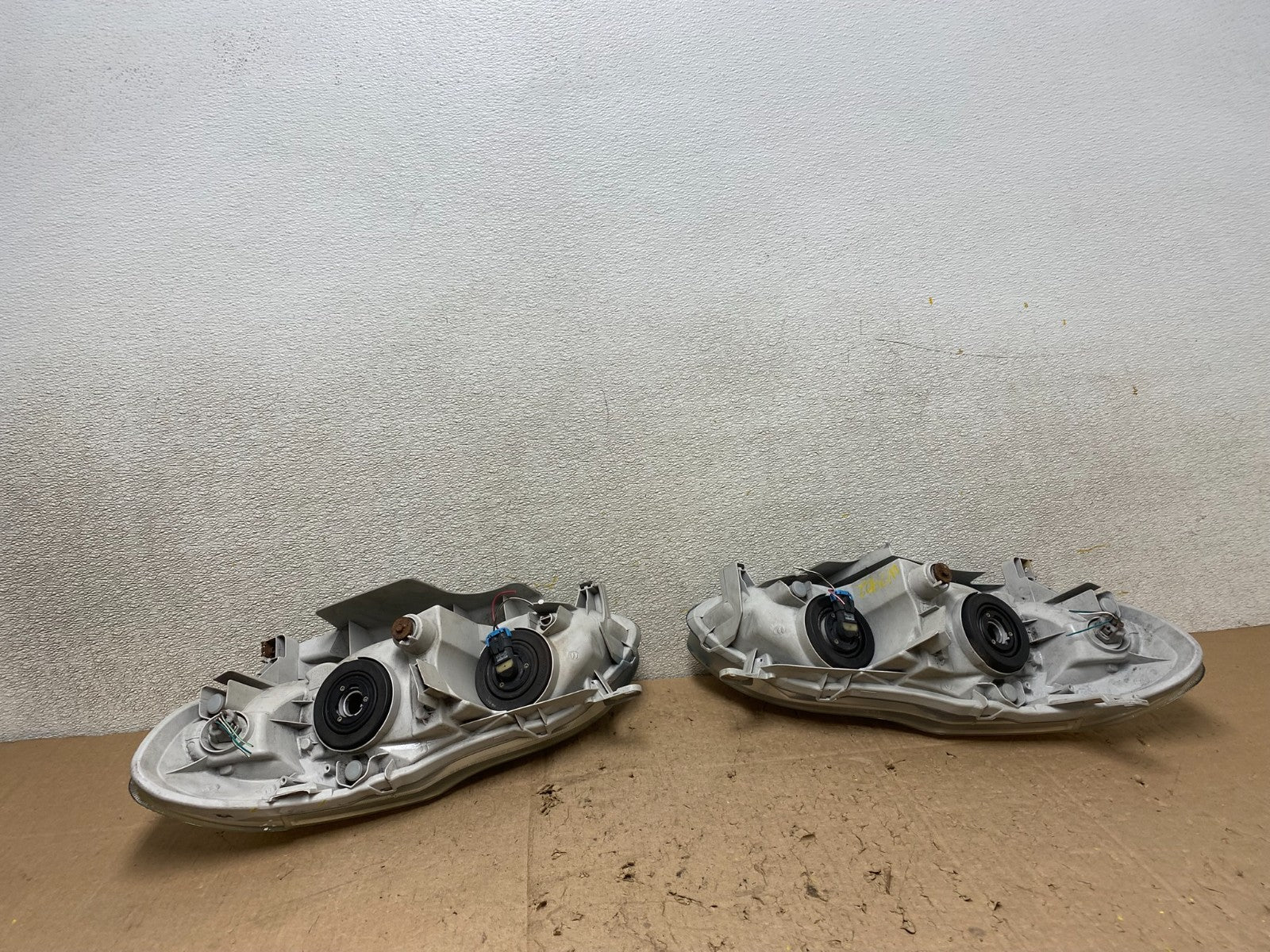2005 to 2008 Toyota Corolla Left+Right Side Set Headlights W2902 DW13