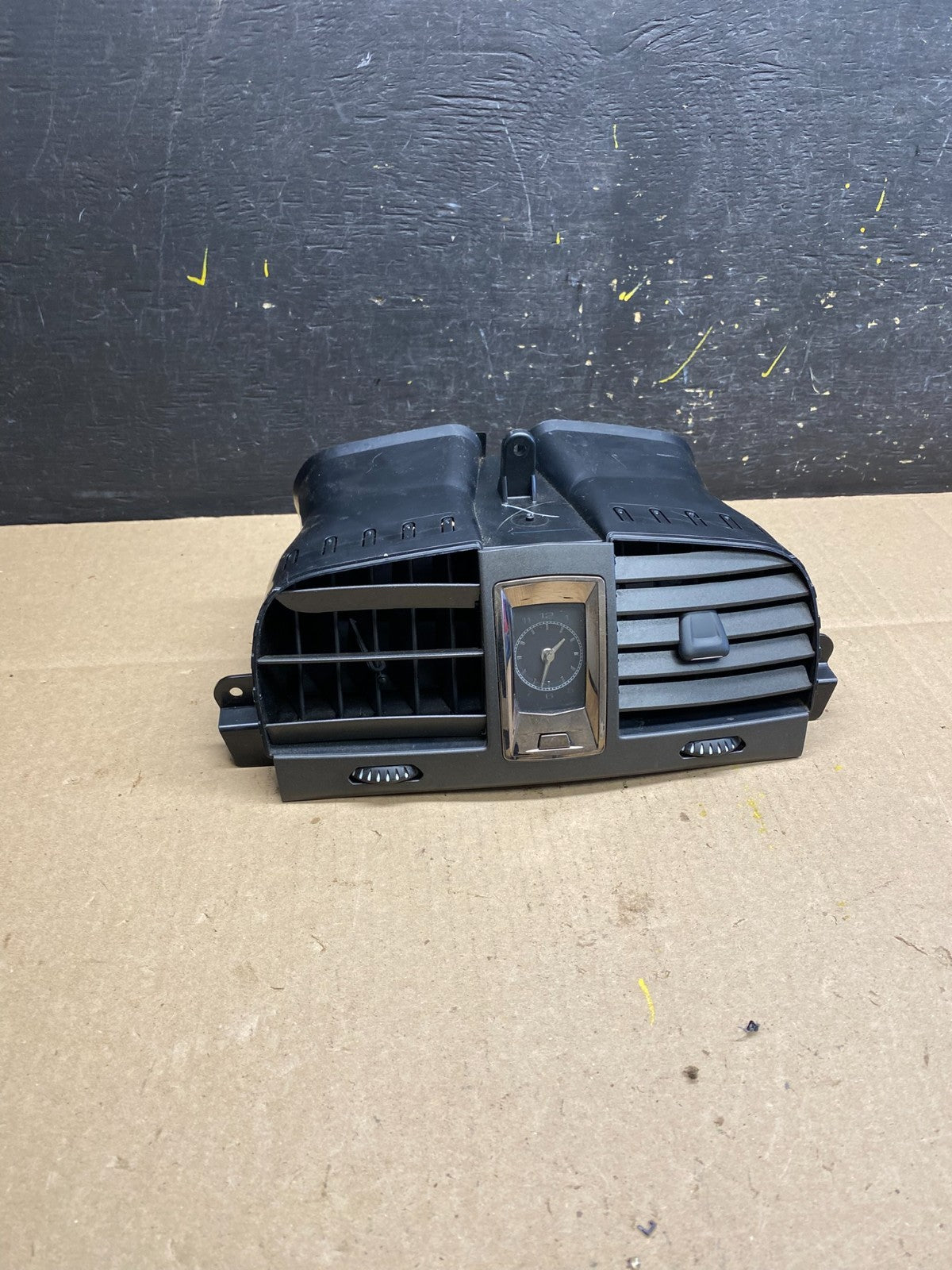 2007 to 2009 Cadillac SRX Front Center Dash Clock Air Vent t9271 DG0