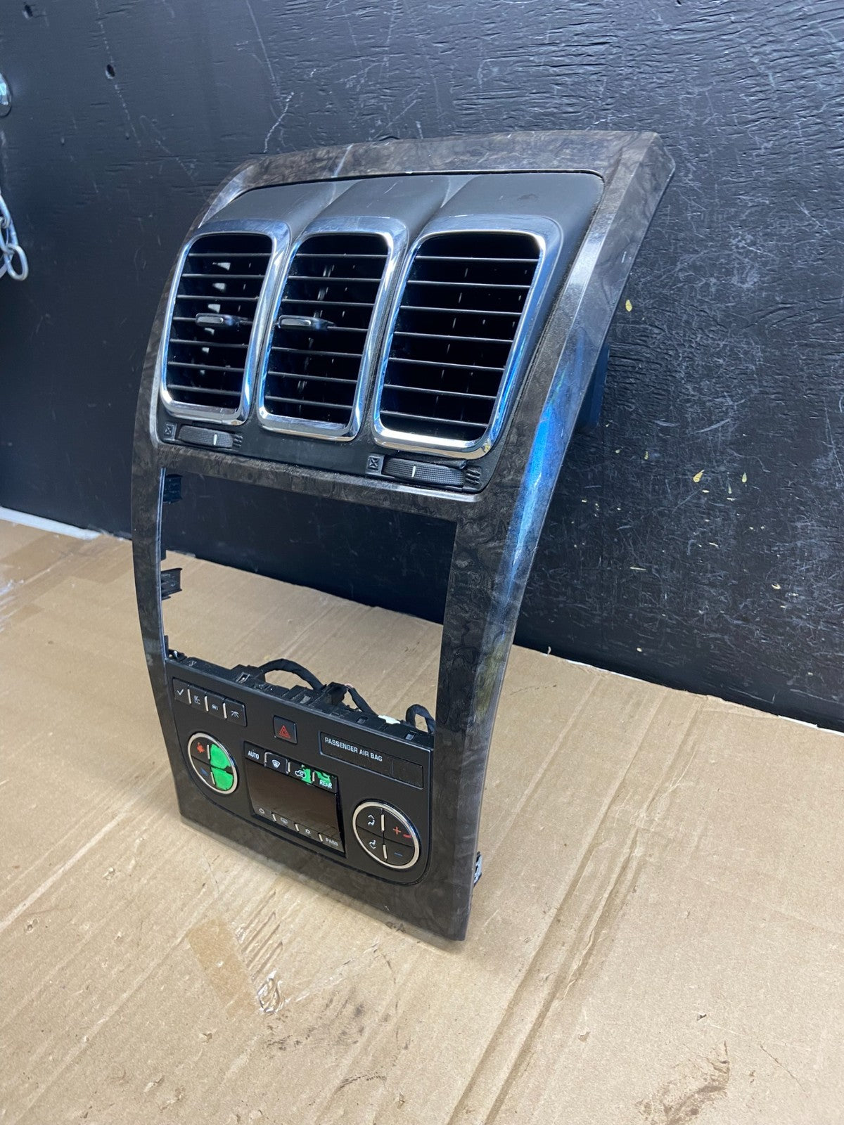 2007 - 2012 GMC Acadia A/C Heater Climate Control Radio Panel Bezel OE AD7252 DG1