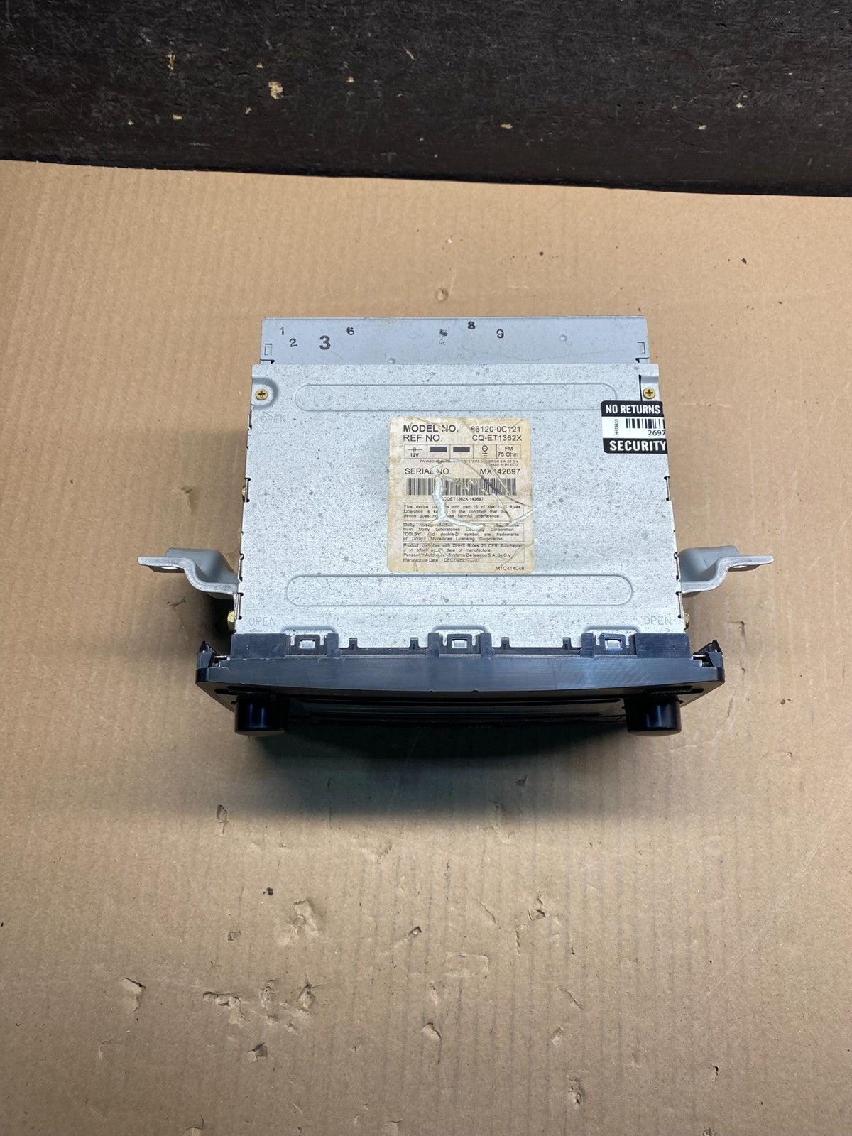 2003 to 2006 Toyota Tundra Sequoia AM/FM Radio CD Player AI0376 DG3