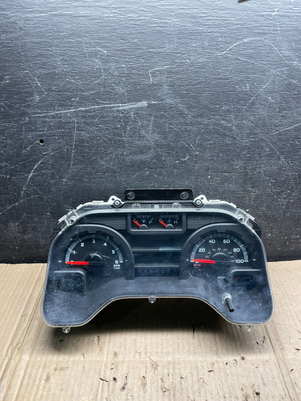 2011 2012 2013 Ford E150 E250 E350 VAN Gauge Speedometer Cluster x9842 DG0