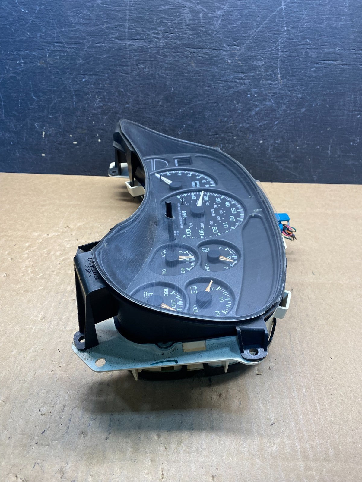 2002 GMC Yukon Speedometer Cluster Gauge ag7410 DG2