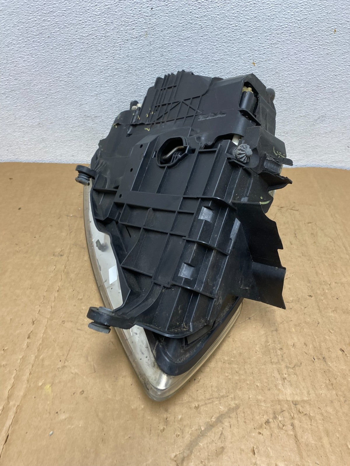 2004 to 2007 Volkswagen Touareg Left Driver Halogen Headlight AD1272 DW9