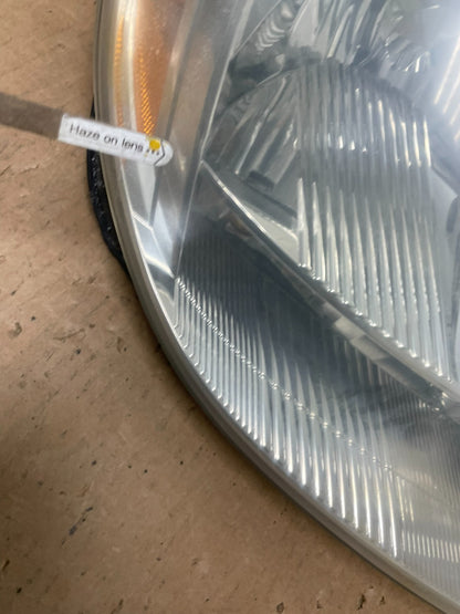 2004-2005 Toyota Sienna Driver Right Passenger Halogen Headlight OEM Q6742 DW9