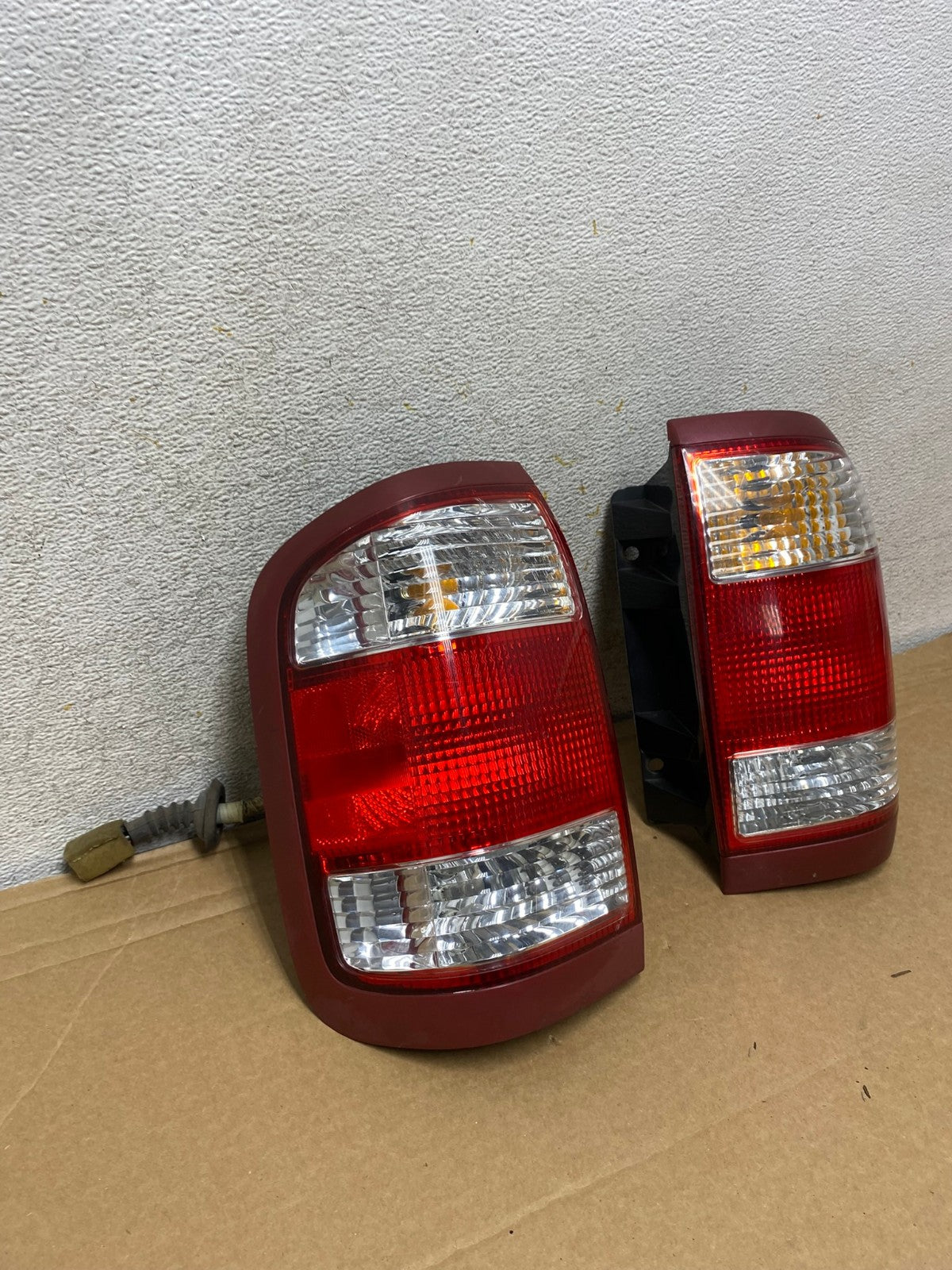 1999 to 2004 Nissan Pathfinder Right + Left Set Side Tail lights AH8192 LK2