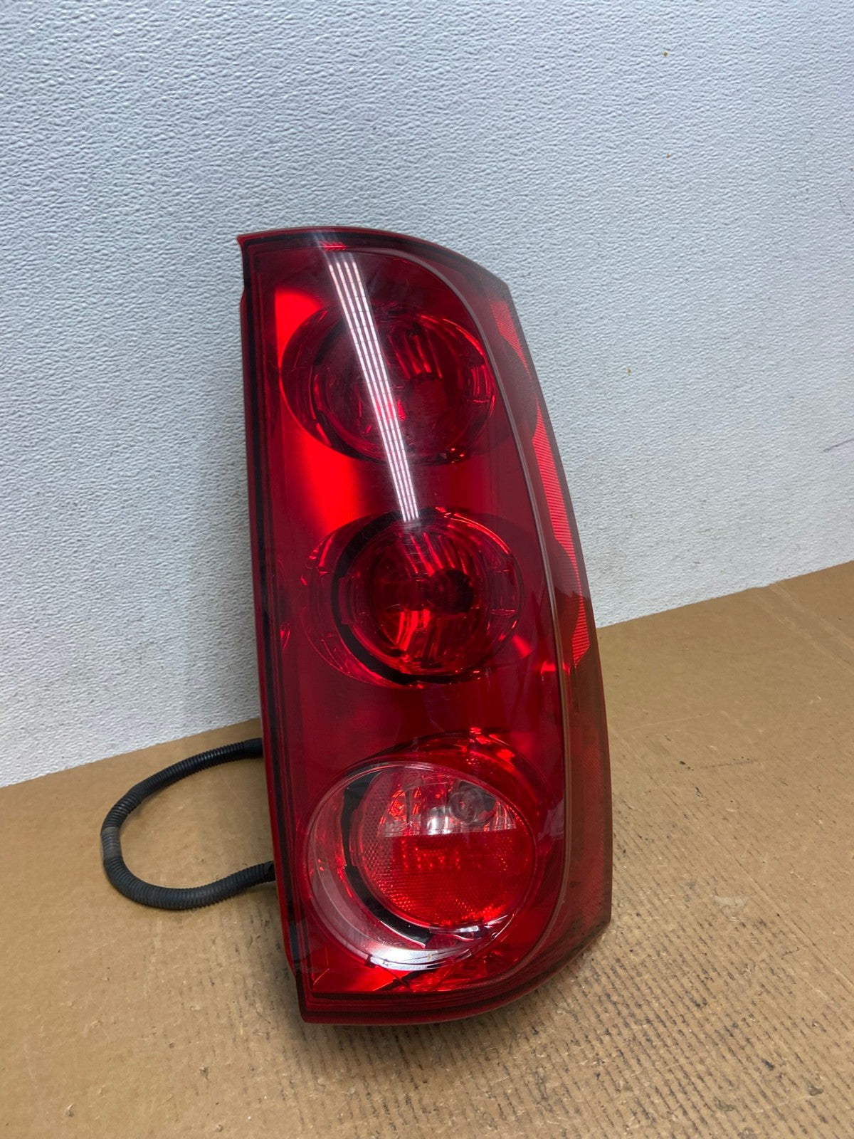 2007 to 2011 GMC Yukon Right Passenger RH Side Tail Light AE1187 LK2
