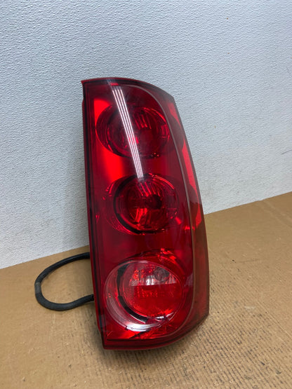2007 to 2011 GMC Yukon Right Passenger RH Side Tail Light AE1187 LK2