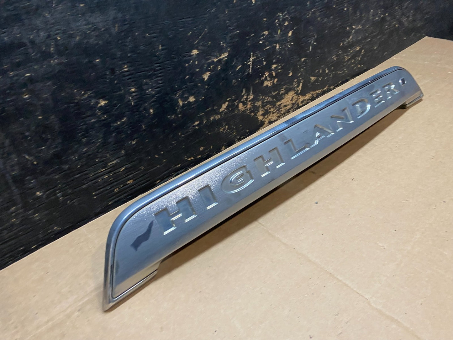 2008 to 2010 Toyota Highlander Tailgate Trunk Trim Molding Handle Y9279 DG1
