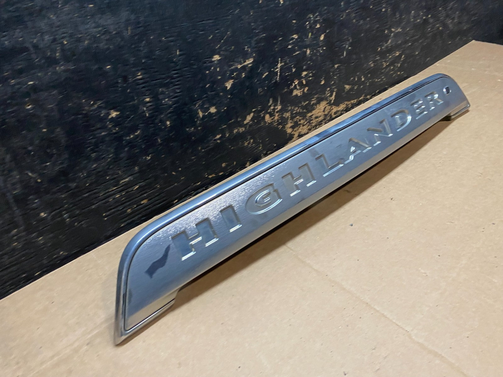 2008 to 2010 Toyota Highlander Tailgate Trunk Trim Molding Handle Y9279 DG1