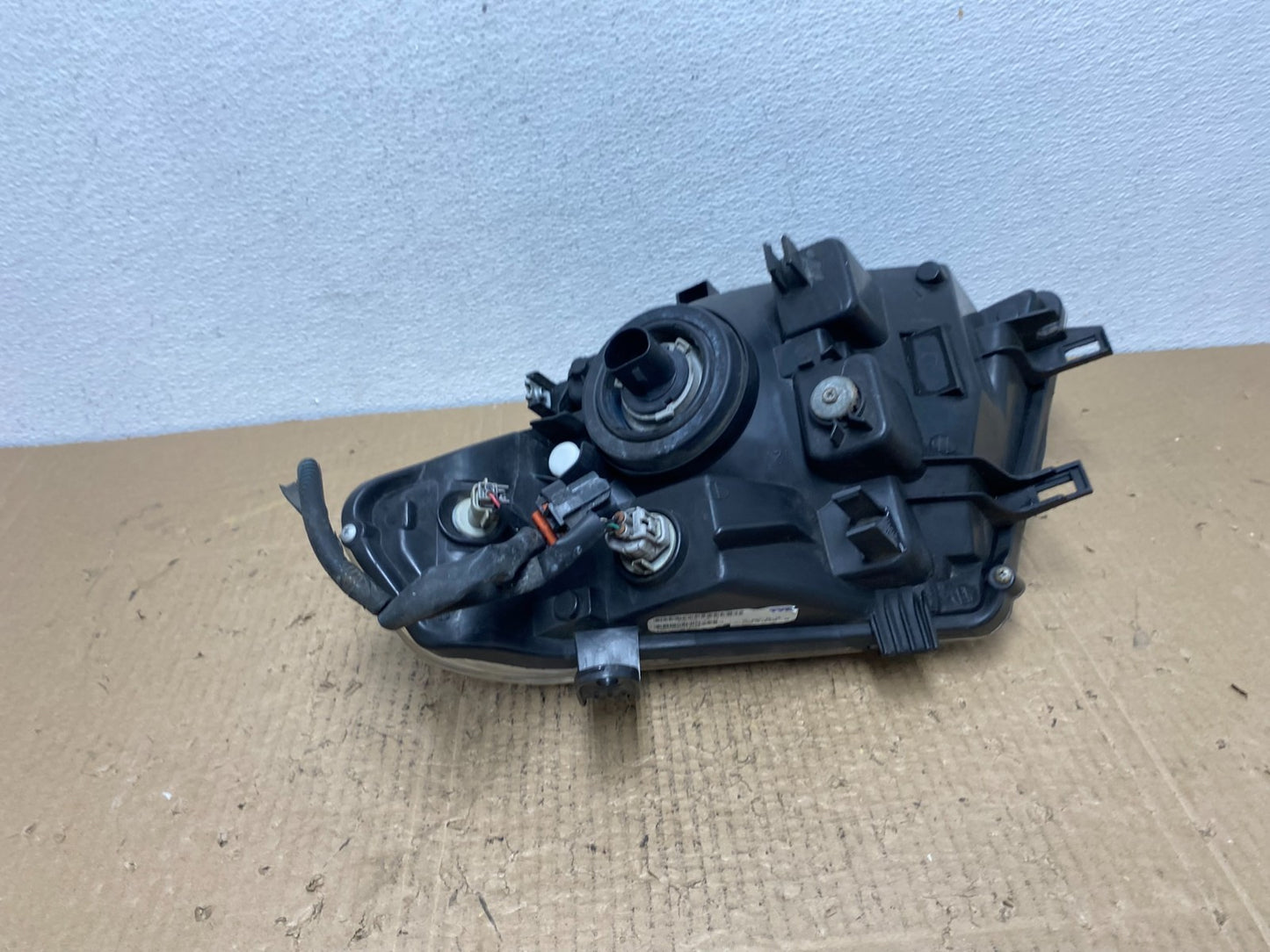 2008 to 2012 Nissan Pathfinder Halogen Headlight Right Passenger AC4081 DW5