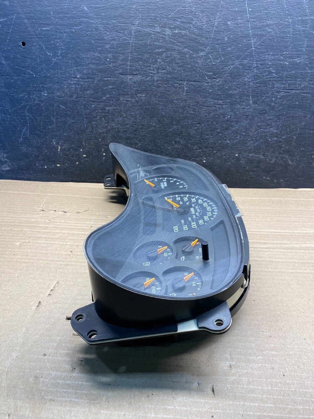 2003 to 2006 Chevrolet Silverado Speedometer Instrument Cluster AH9928 DW2