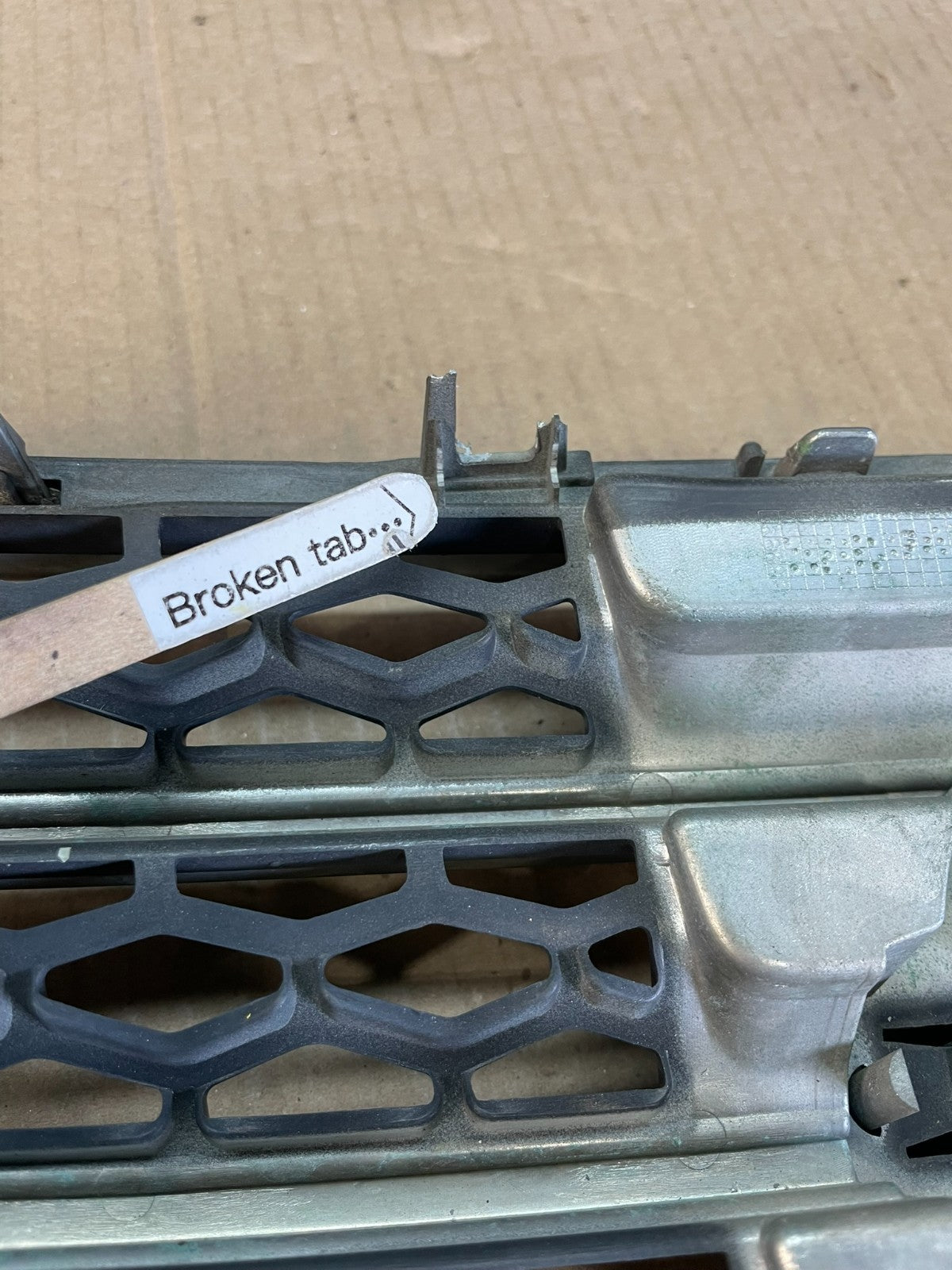 2009 to 2011 Nissan Maxima Front Upper Grill Grille 62070-9N00A AC2042 DG4