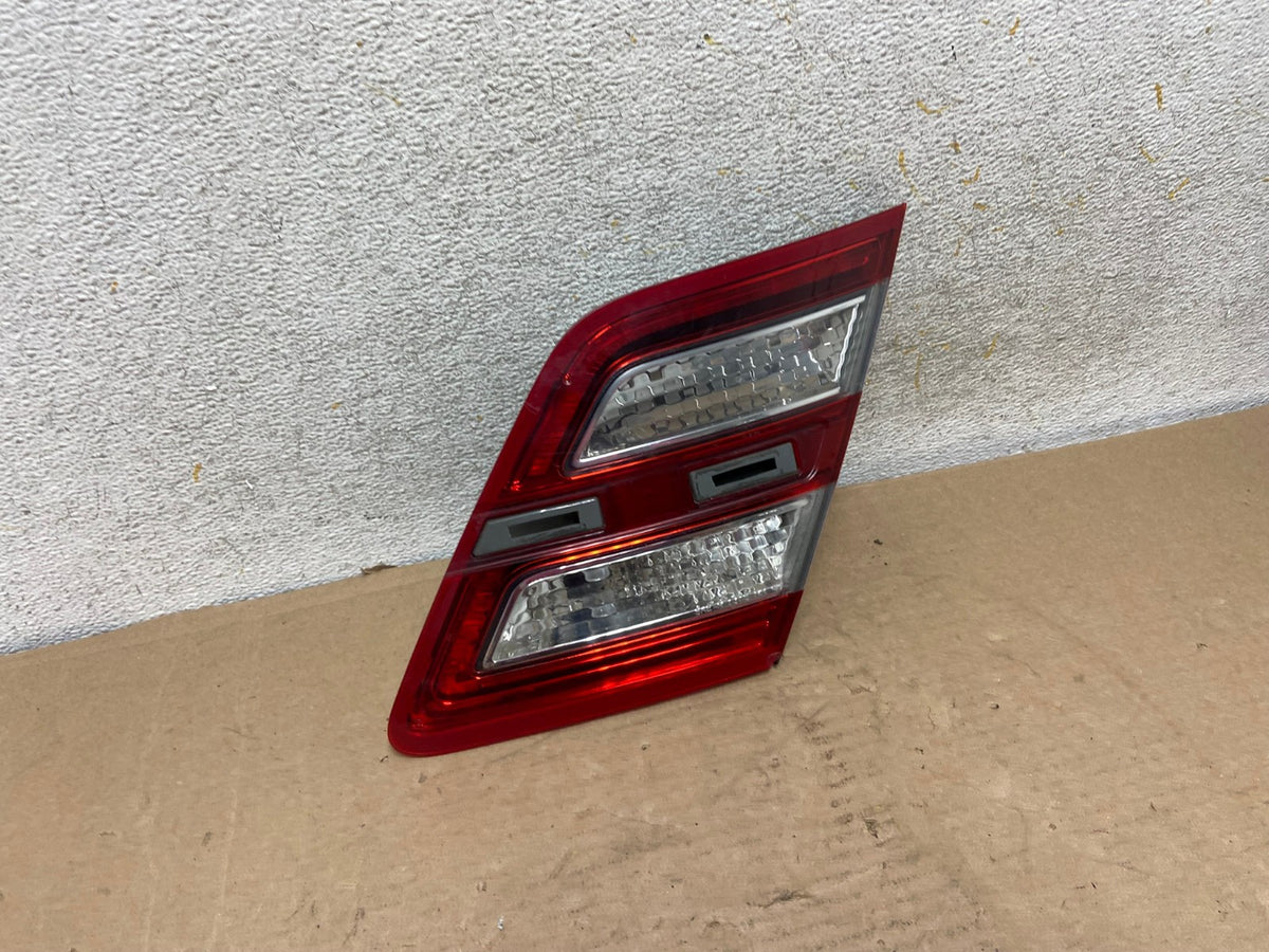 2013 to 2018 Ford Taurus Right Passenger Rh Side Tail Light Inner AH9470 LK2