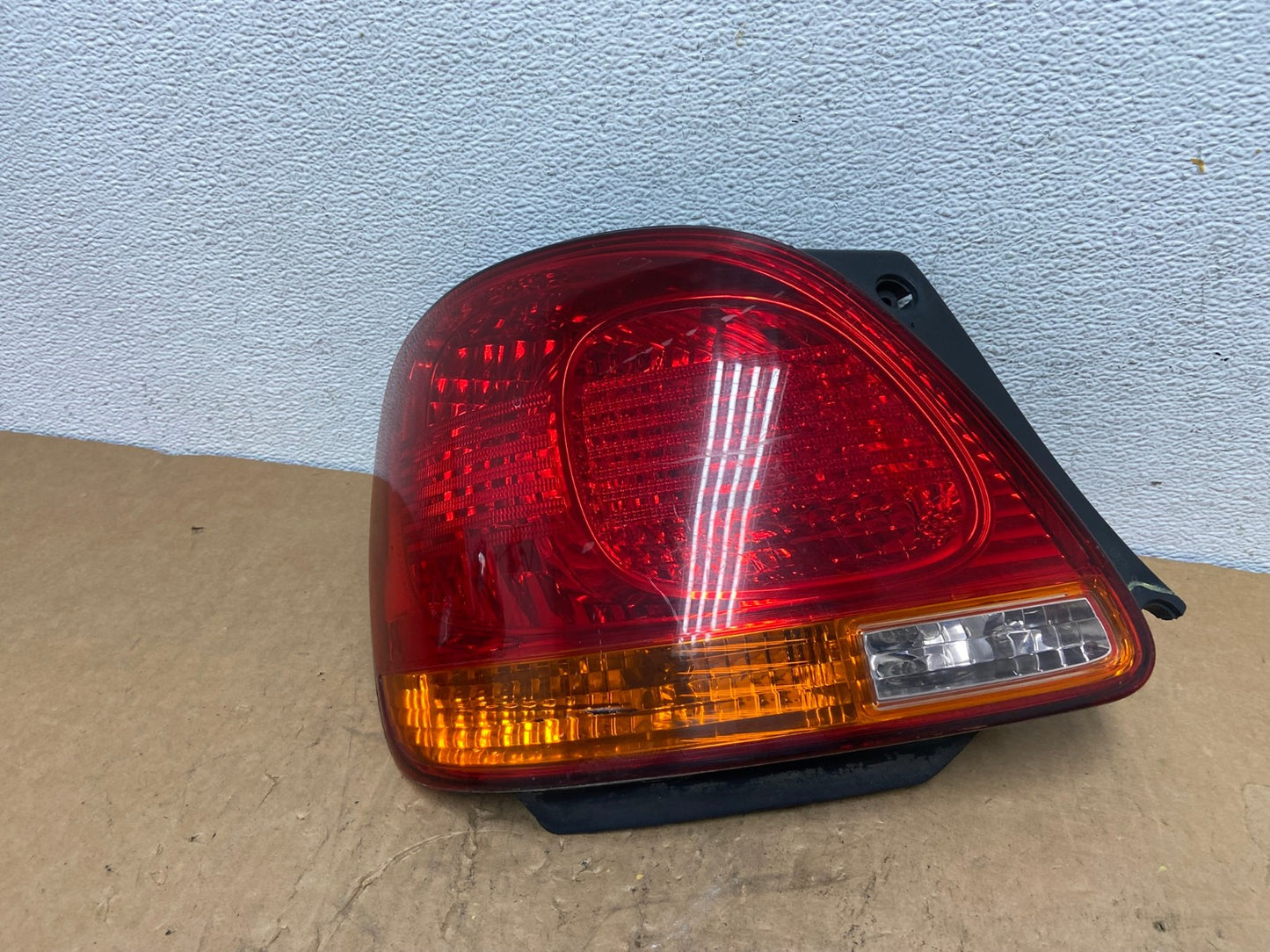 2001 - 2005 Lexus Gs300 Gs400 Gs430 Left Driver LH Side Tail Light AD1368 LK0