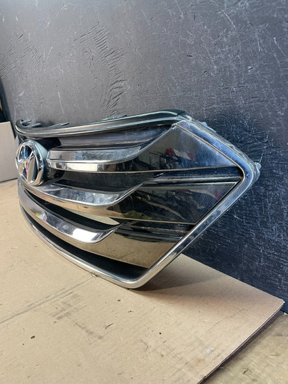 2013 to 2016 Hyundai Santa Fe Front Upper Grill Grille AD8521 DG1