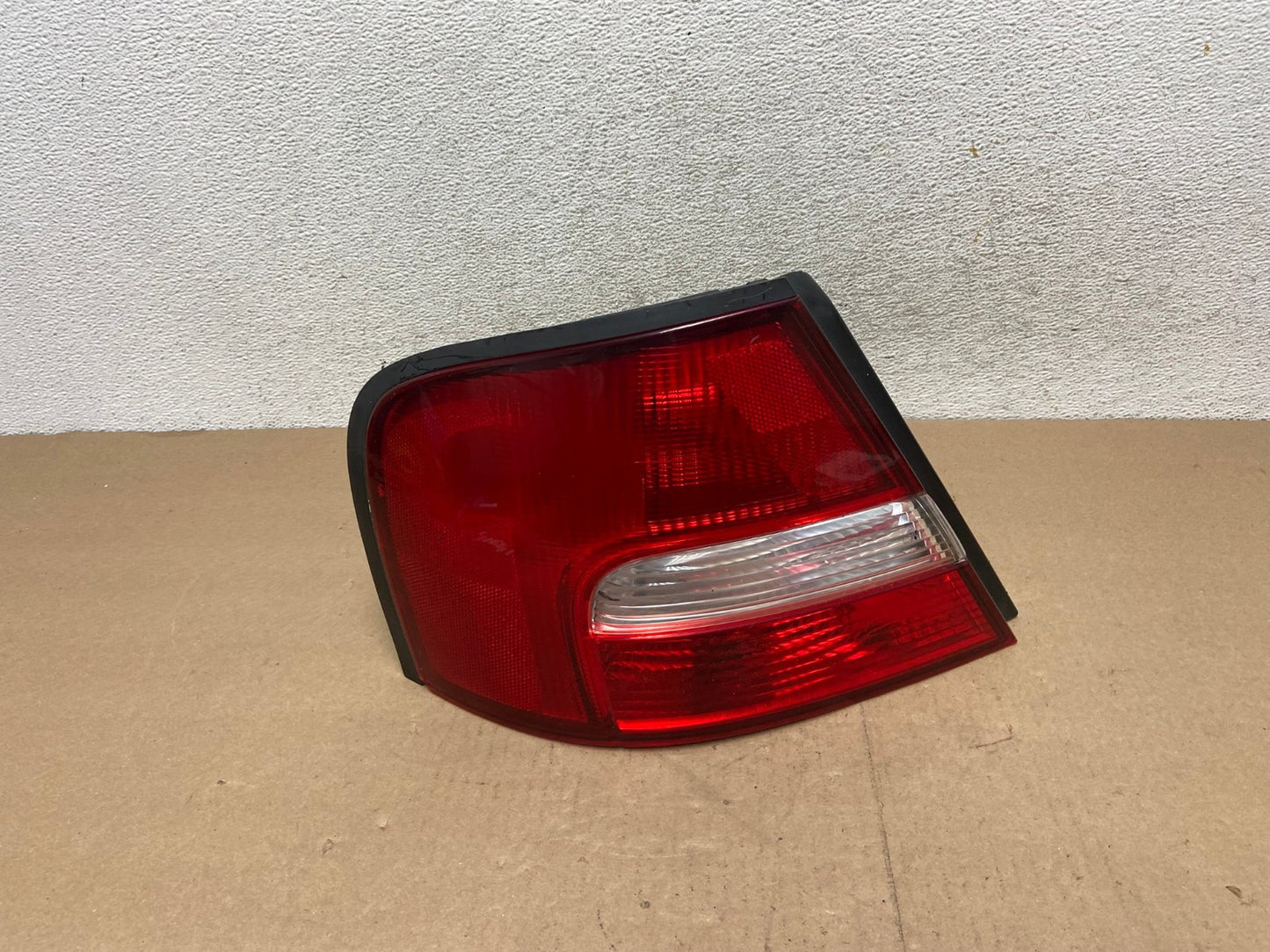 2000 to 2001 Nissan Altima Left Driver LH Side Tail Light AG4605 LK0