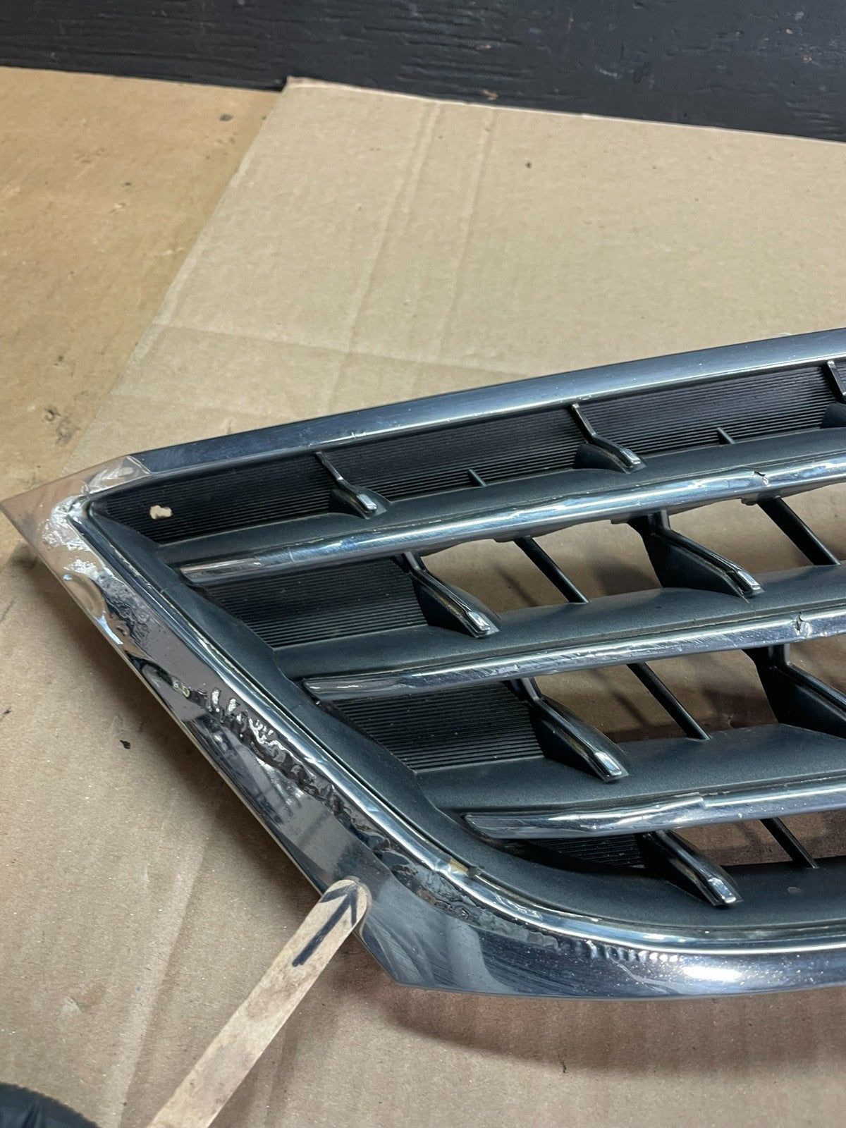 2003 2004 Toyota Avalon Front Upper Grill Grille OEM AB7595 DG3